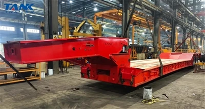 TANK aftagelig hydraulisk svanehals lavbunds-semi-trailer på vej mod Surinam ...